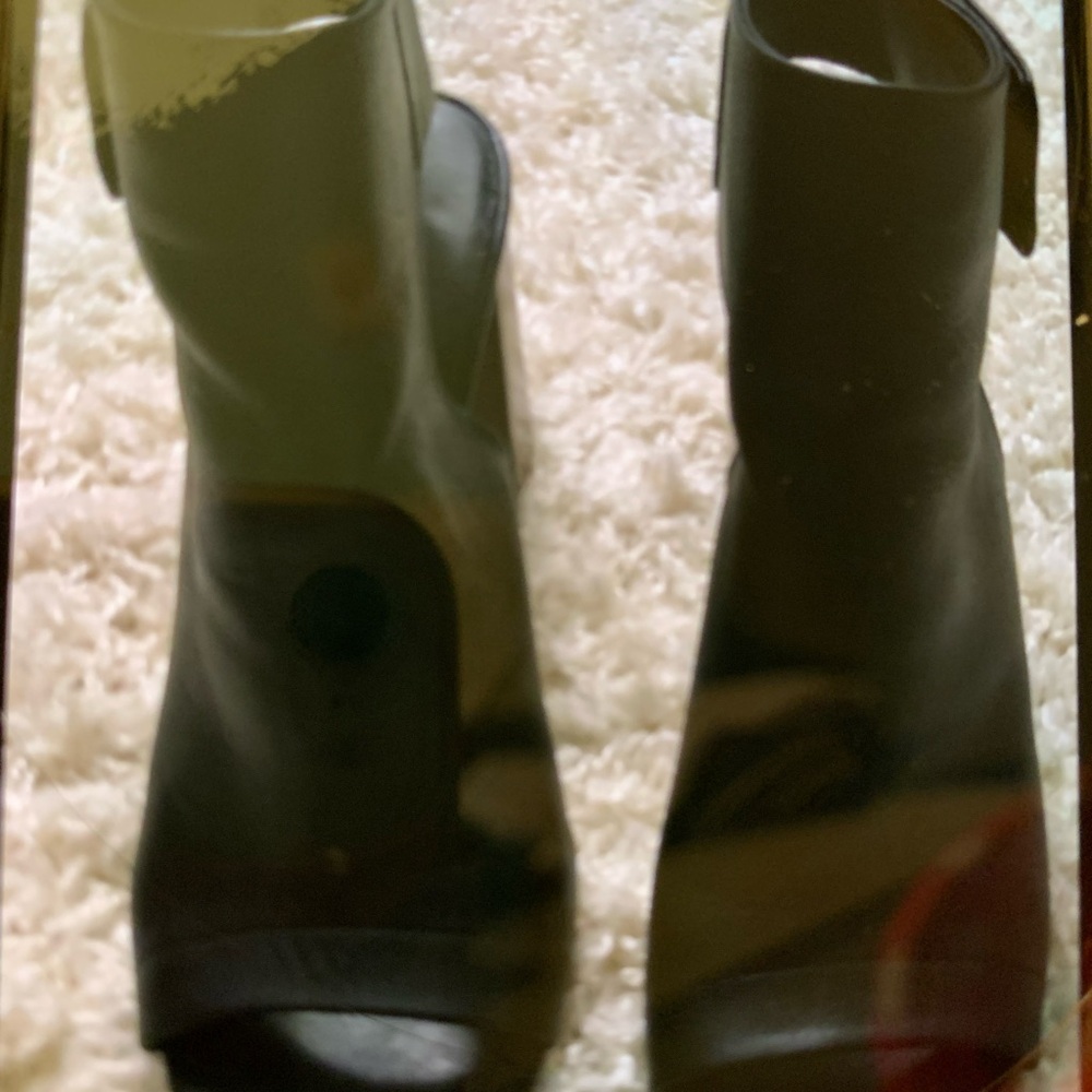 BCBGGeneration open ToeWomen's Heeled Booties